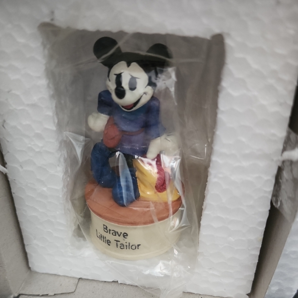 Lenox Movie Star Mickey Thimble Collection